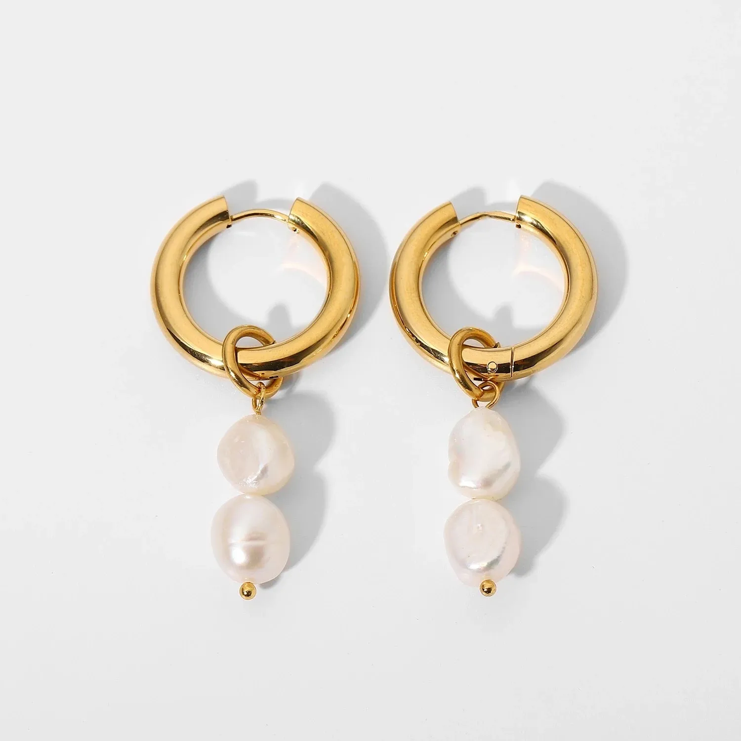 BELLA Pearl Earrings