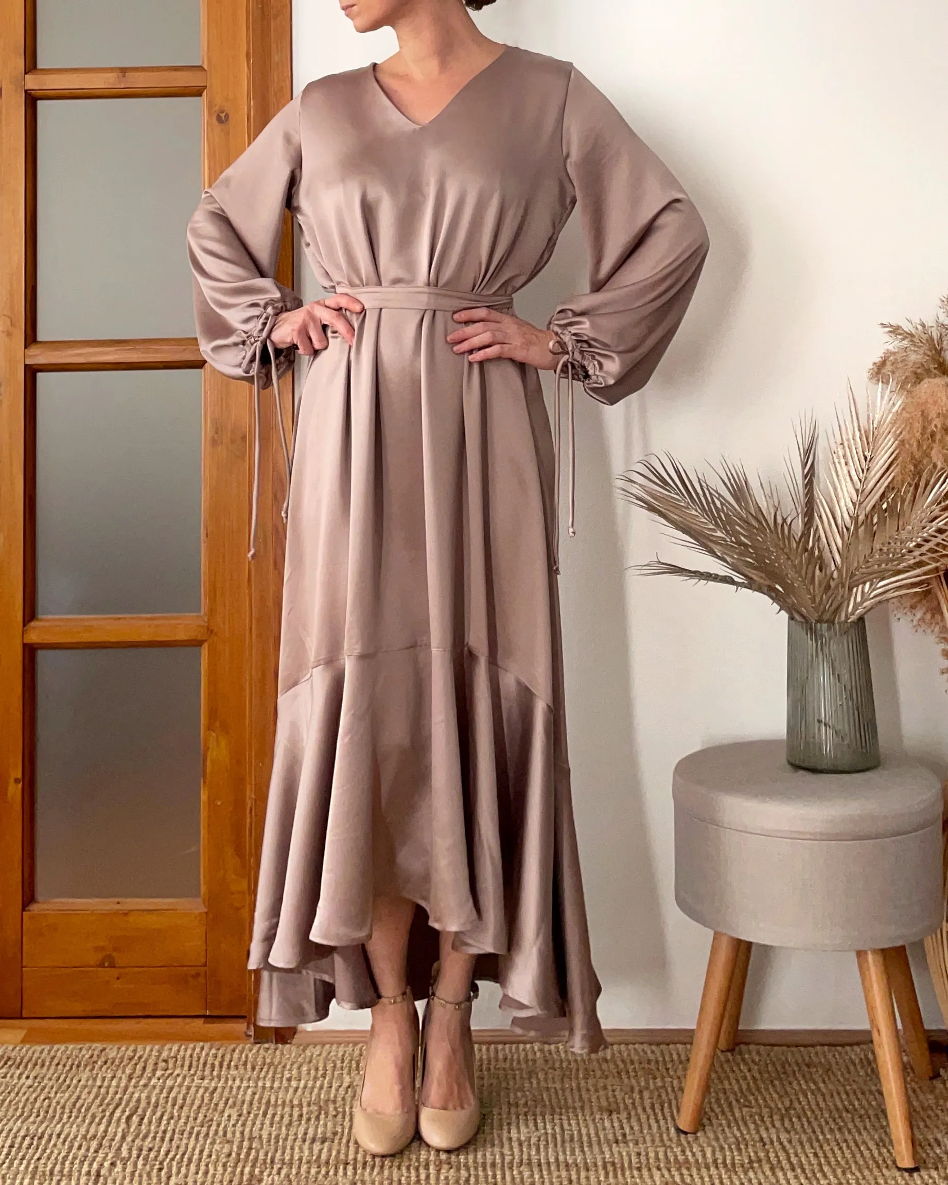 FESTIVE FRIDA DRESS CHAI SATIN