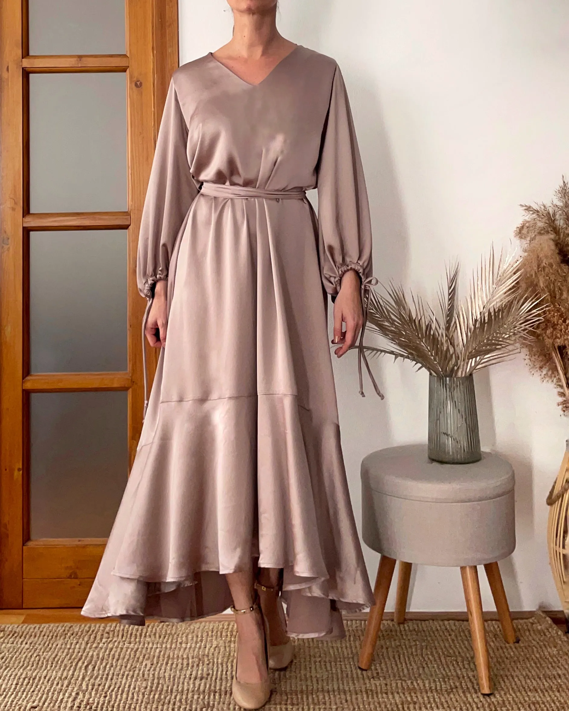 FESTIVE FRIDA DRESS CHAI SATIN