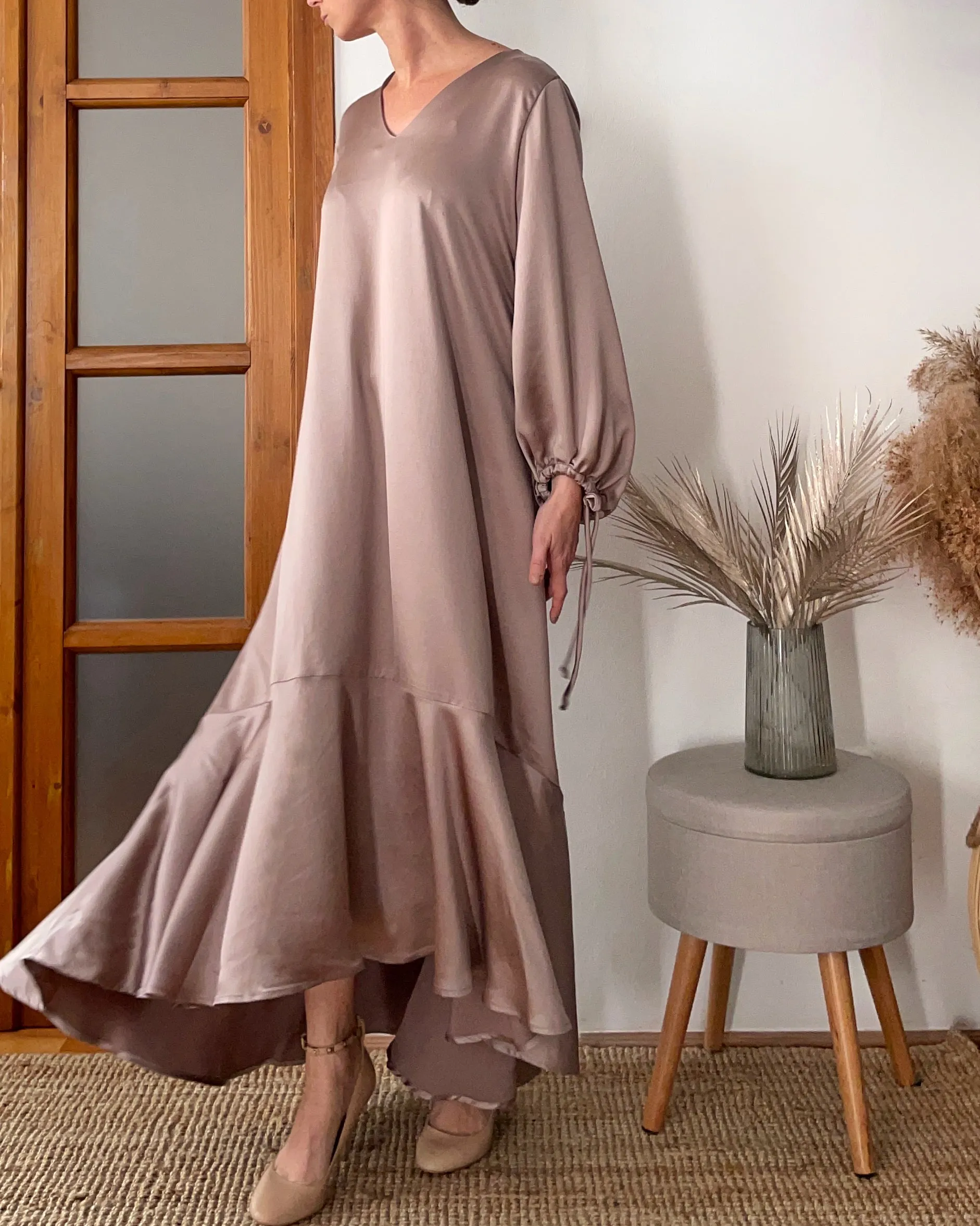 FESTIVE FRIDA DRESS CHAI SATIN